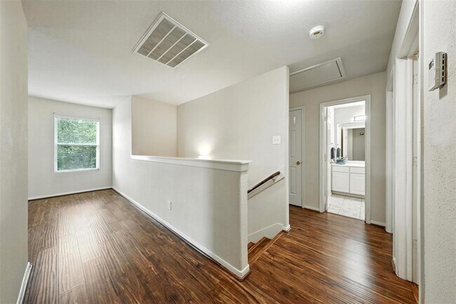 Building Photo - 3146 Madison Elm St