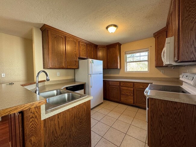 Building Photo - 3 Bedroom Home in Downtown Waynesville!