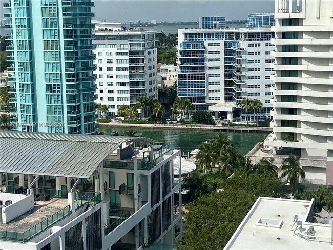 Building Photo - 6061 Collins Ave