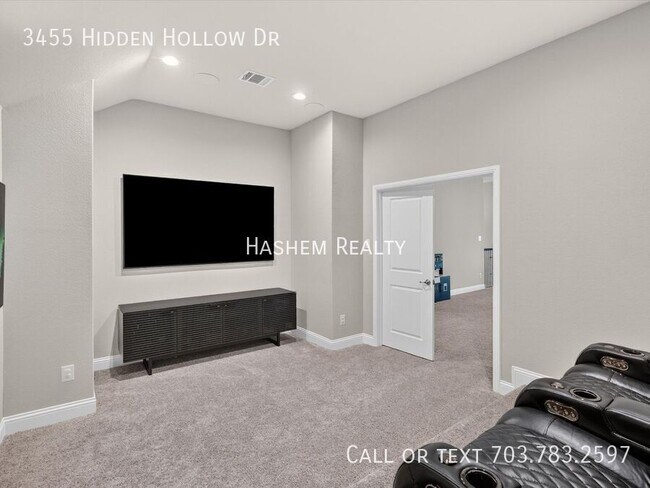 Building Photo - 3455 Hidden Holw Dr