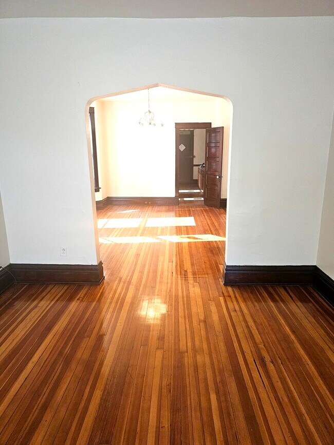 Building Photo - 11118 S Edbrooke Ave