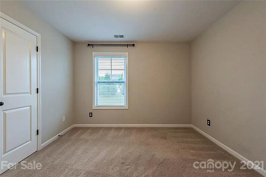 Building Photo - 988 Pennington Dr