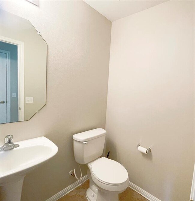 Building Photo - 104 Cattail Cove