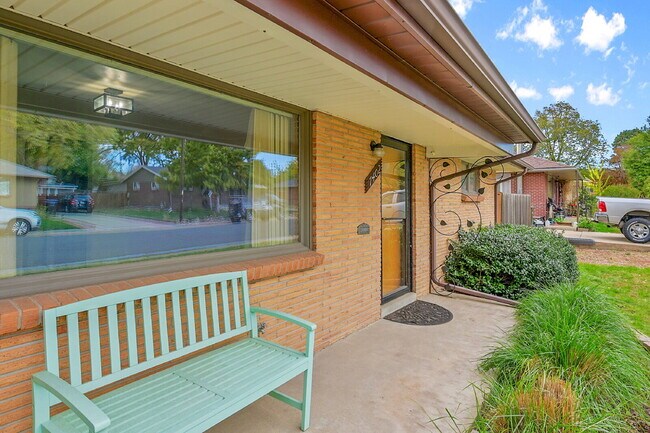 Building Photo - $3,095.00 - HALF OFF First Months' Rent - 3 Bedrooms, 2 Bathrooms Single Family Home in Arvada wi...