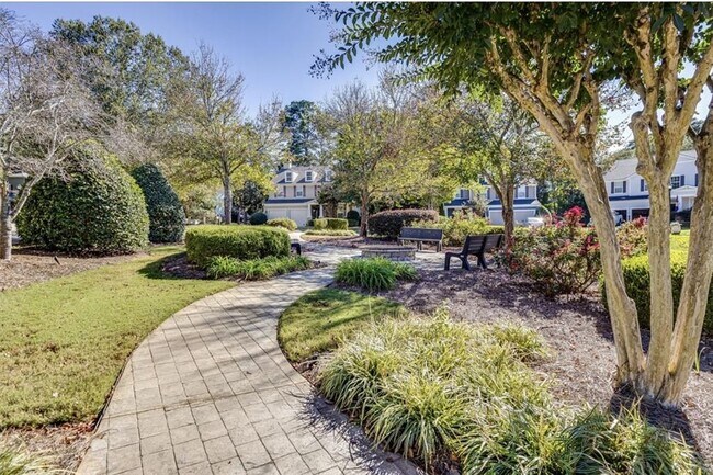 Building Photo - 1234 King Springs Ct SE