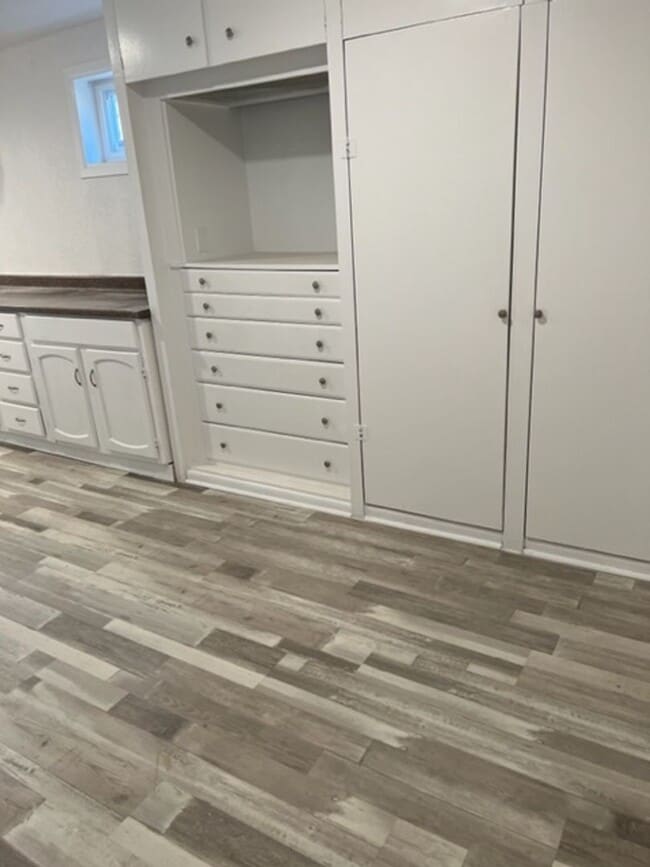 Building Photo - 4 BEDROOM HOME IN SKYWAY!!