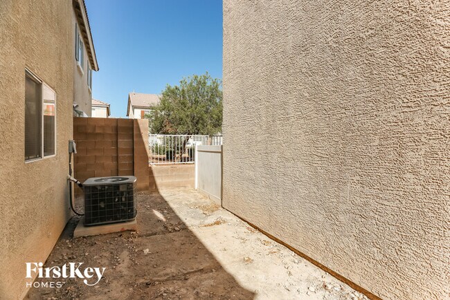 Building Photo - 5260 Paradise Valley Ave