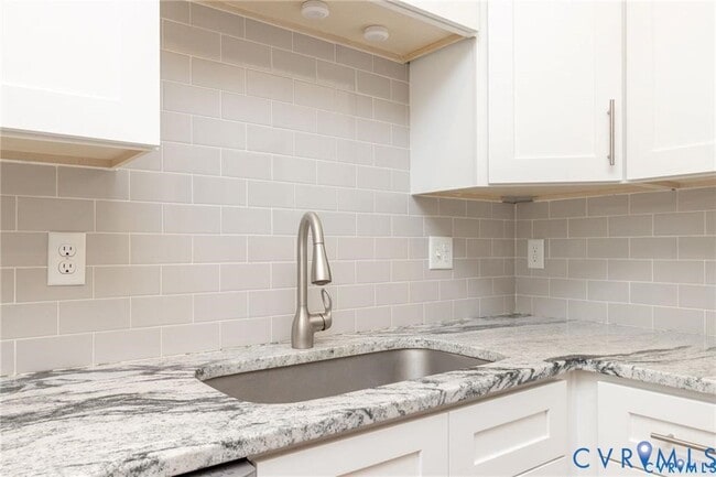 Building Photo - 2302 Maplewood Ave