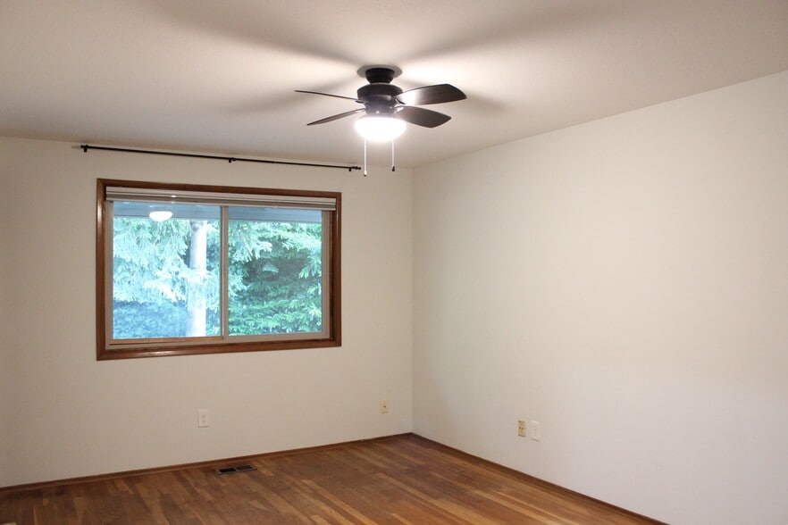 Building Photo - 9042 SW Monterey Pl