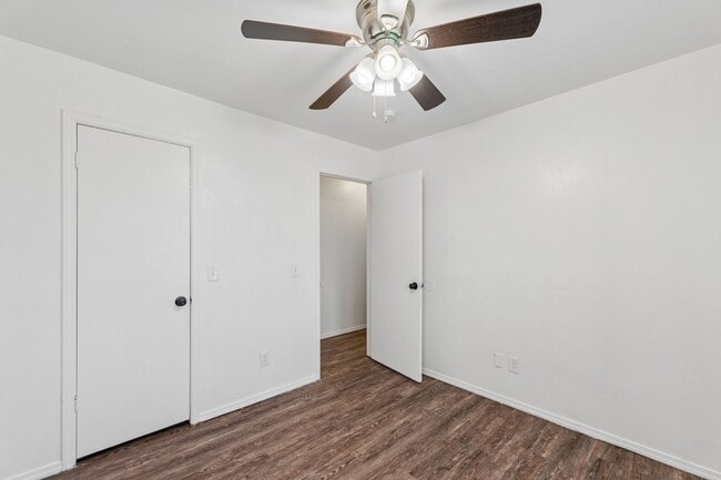 Building Photo - 3 bedroom 2.5 bath - NW Highway and Rockwell
