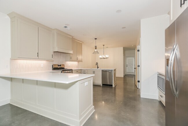 Building Photo - Beautiful Lamarche Cottage