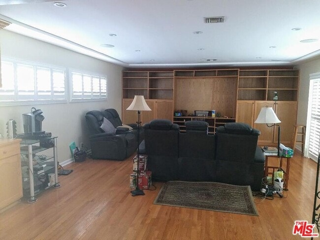 Building Photo - 7720 Cowan Ave