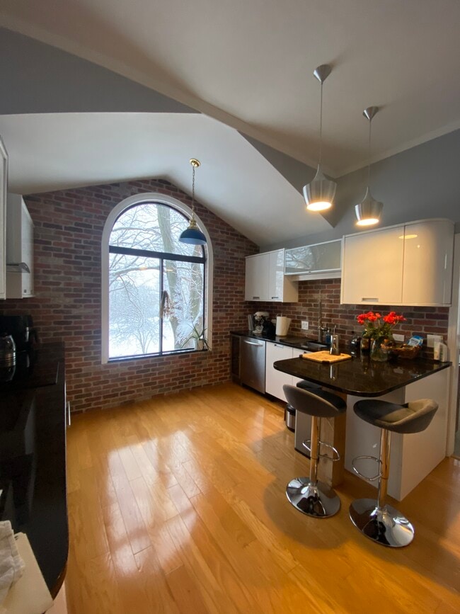 Kitchen - 755 Golf Ln