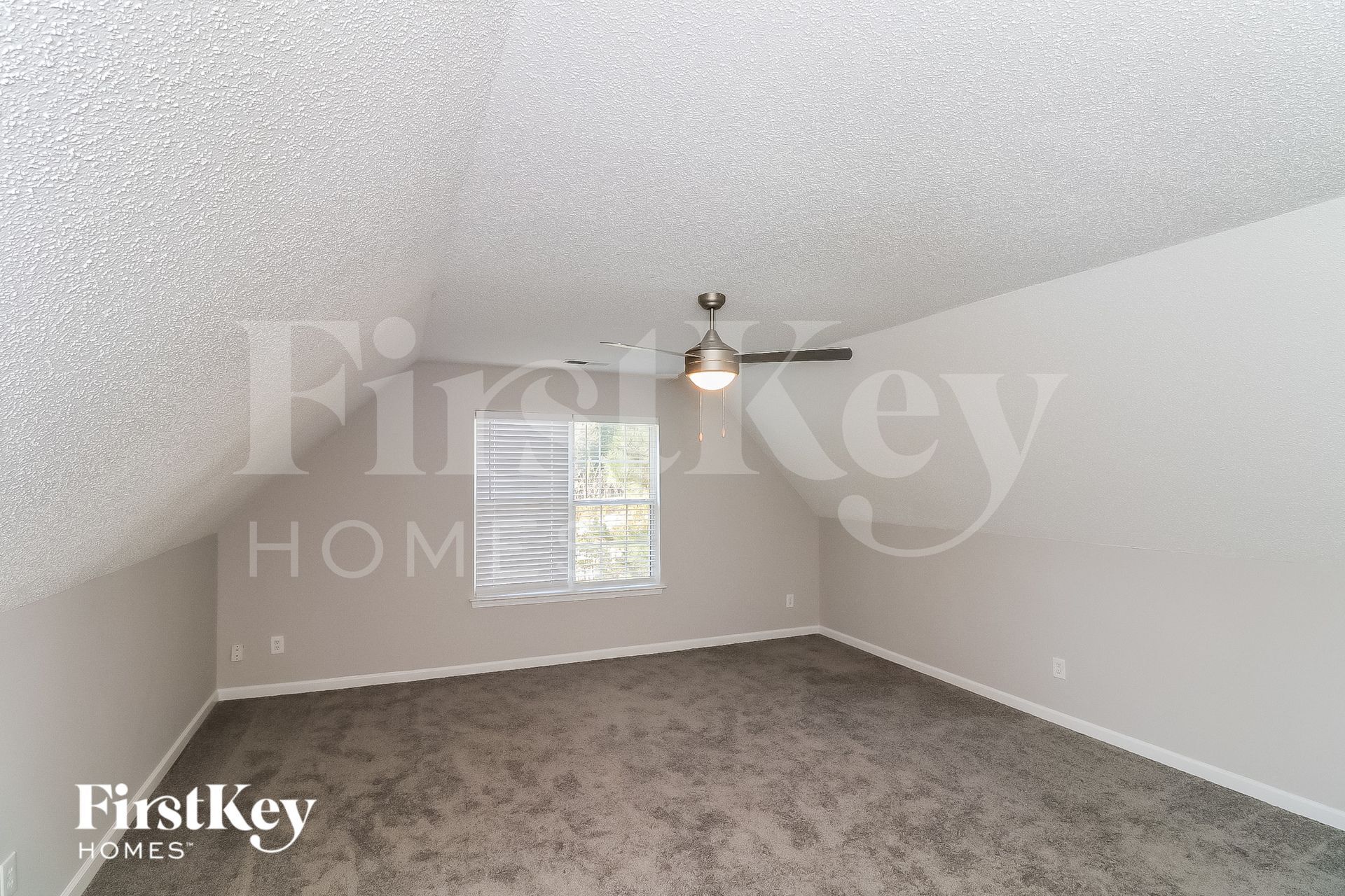 Building Photo - 5829 Millers Pond Ln