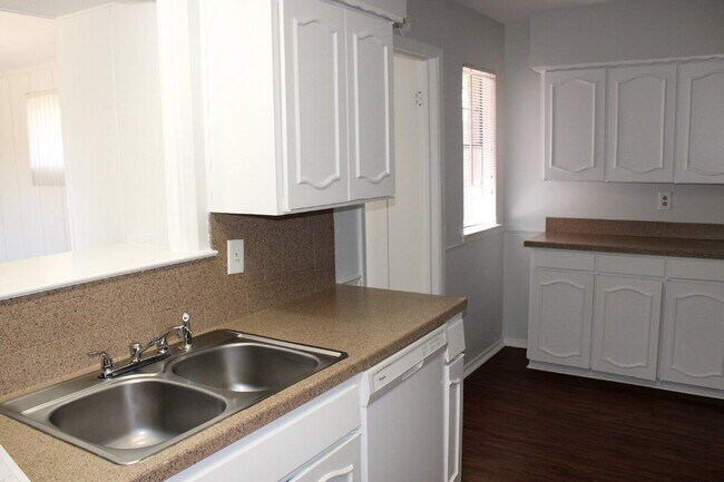 Building Photo - "Charming, Bedford home with Dual Living Spaces, Bonus Room, and a Spacious Backyard!"