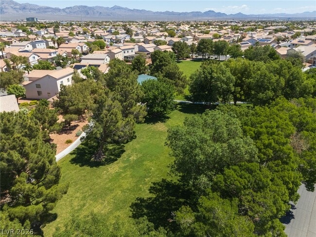 Building Photo - 6042 Highland Gardens Dr