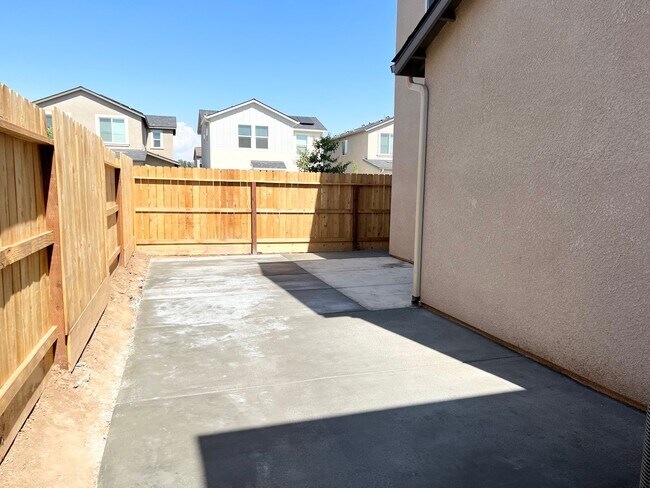 Building Photo - Brand new 3 bedroom / 2.5 bath in Clovis Unified School District