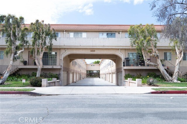 Building Photo - 10215 Variel Ave