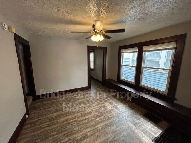 Building Photo - 51 S Sperling Ave