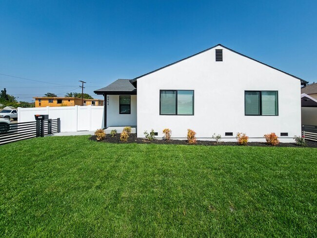 Building Photo - 6454 Gentry Ave