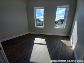 Building Photo - 334 Warren St