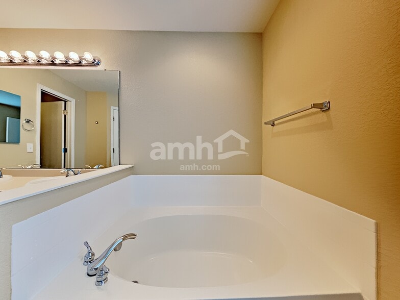 Building Photo - 394 Tumbleweed Dr