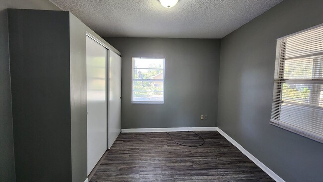 Building Photo - Updated 4/1 in Plant City- Move in Ready