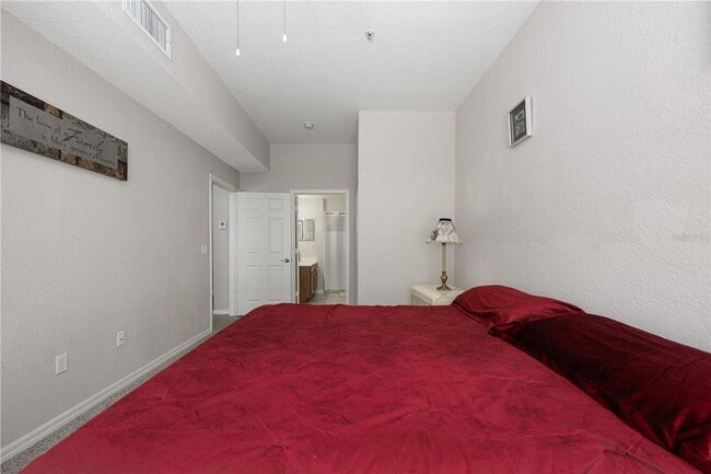 Building Photo - Condo for Lease with Resort Amenities