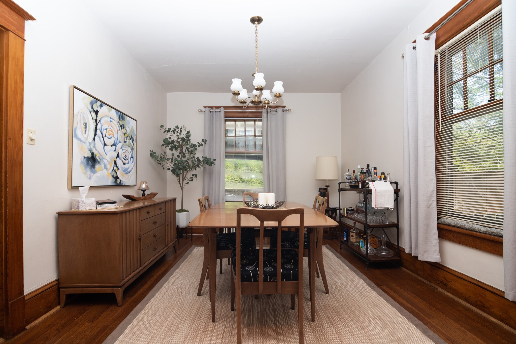 Building Photo - 308 E Linn St