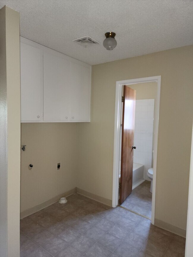 Building Photo - K1329-1331RA