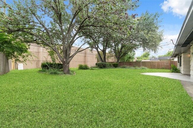 Building Photo - 7615 Barberton Dr