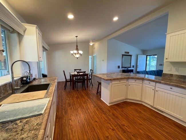 Building Photo - Fully Furnished Executive 3BR / 2BA Home on Pukalani Golf Course