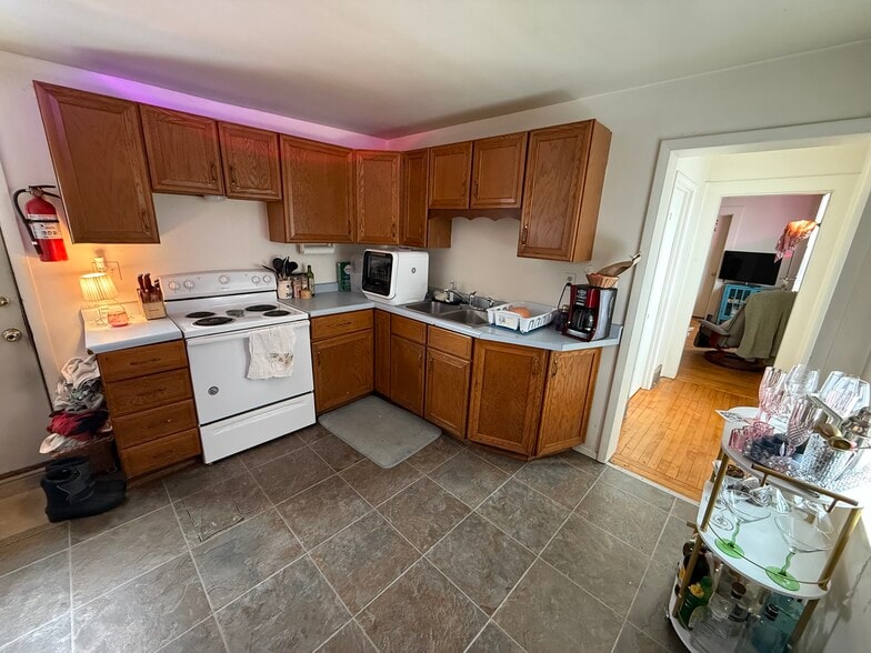 Building Photo - 525 Chippewa St