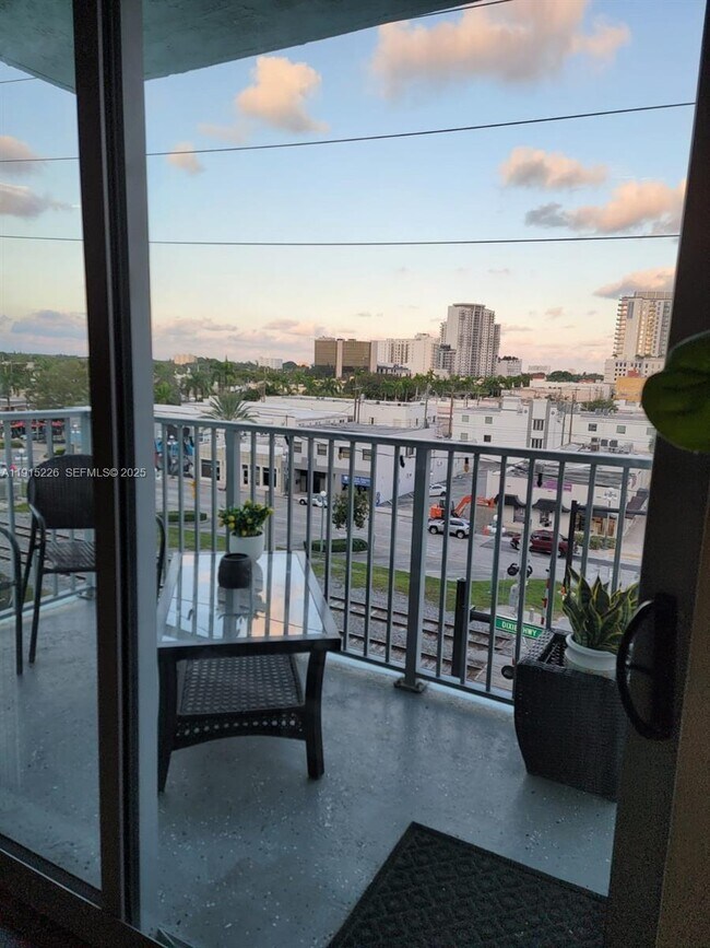 Building Photo - 140 S Dixie Hwy