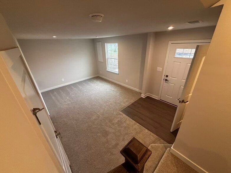 Building Photo - 735 Rosemary Way