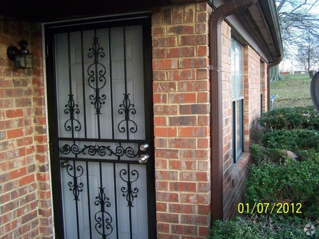 Building Photo - 8424 Warren Dr