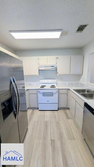 Building Photo - 910 Brett Dr