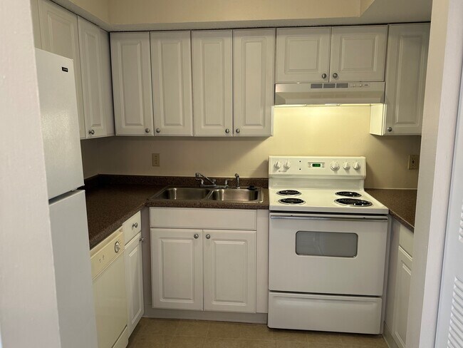 Building Photo - 8864 Flamingo Ct