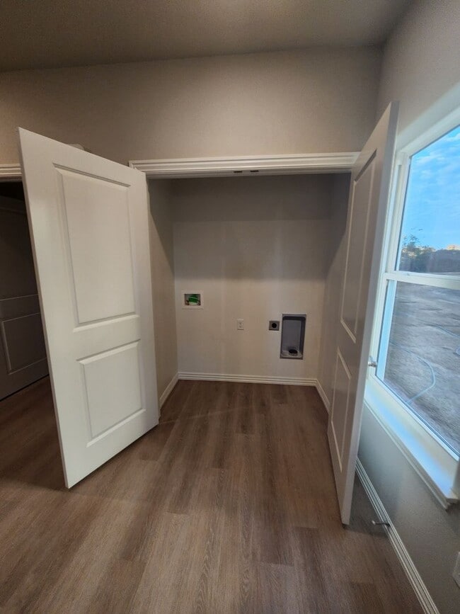 Building Photo - POIGAI ESTATES: BRAND NEW