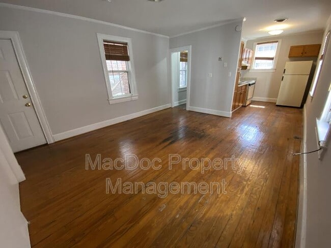 Building Photo - 806 Caroline St