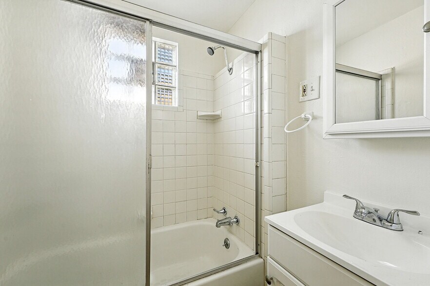 Building Photo - 5631 W 16th Ave