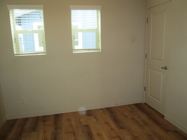 Building Photo - 4321-B SE Division St