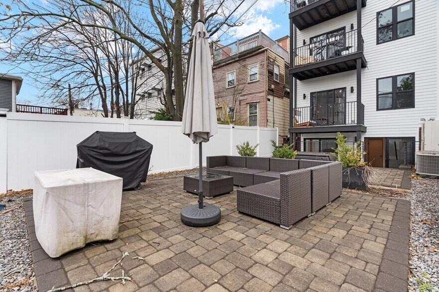Building Photo - 143 Trenton St