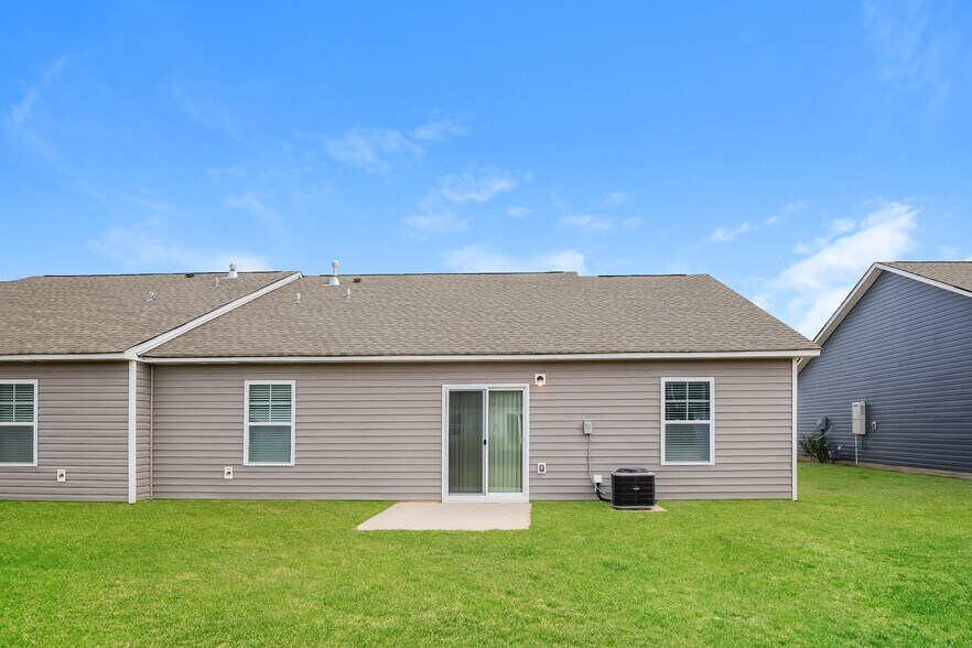 Building Photo - 465 Conifer St