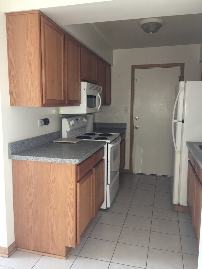Kitchen - 5450 W 127th St