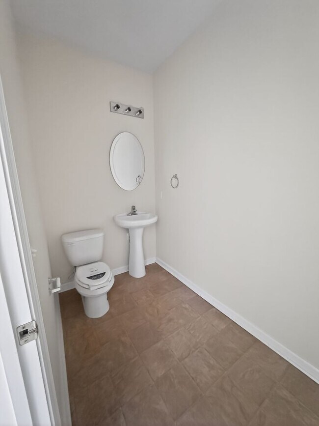 Building Photo - 403 Valdez Ct