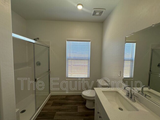 Building Photo - 2502 Cambridge Ct