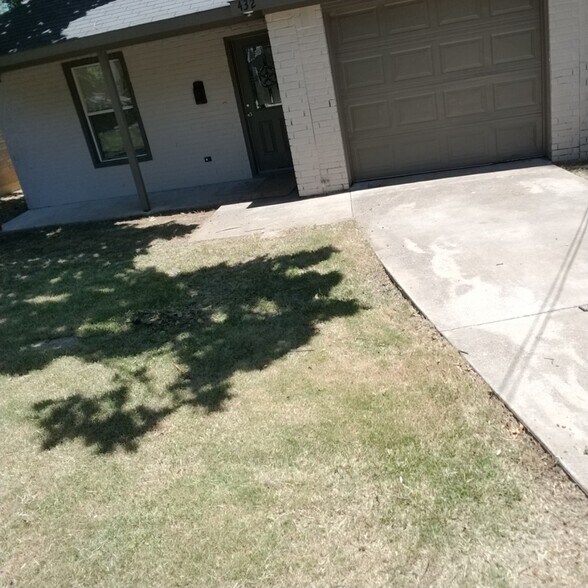 Building Photo - 432 Hart St