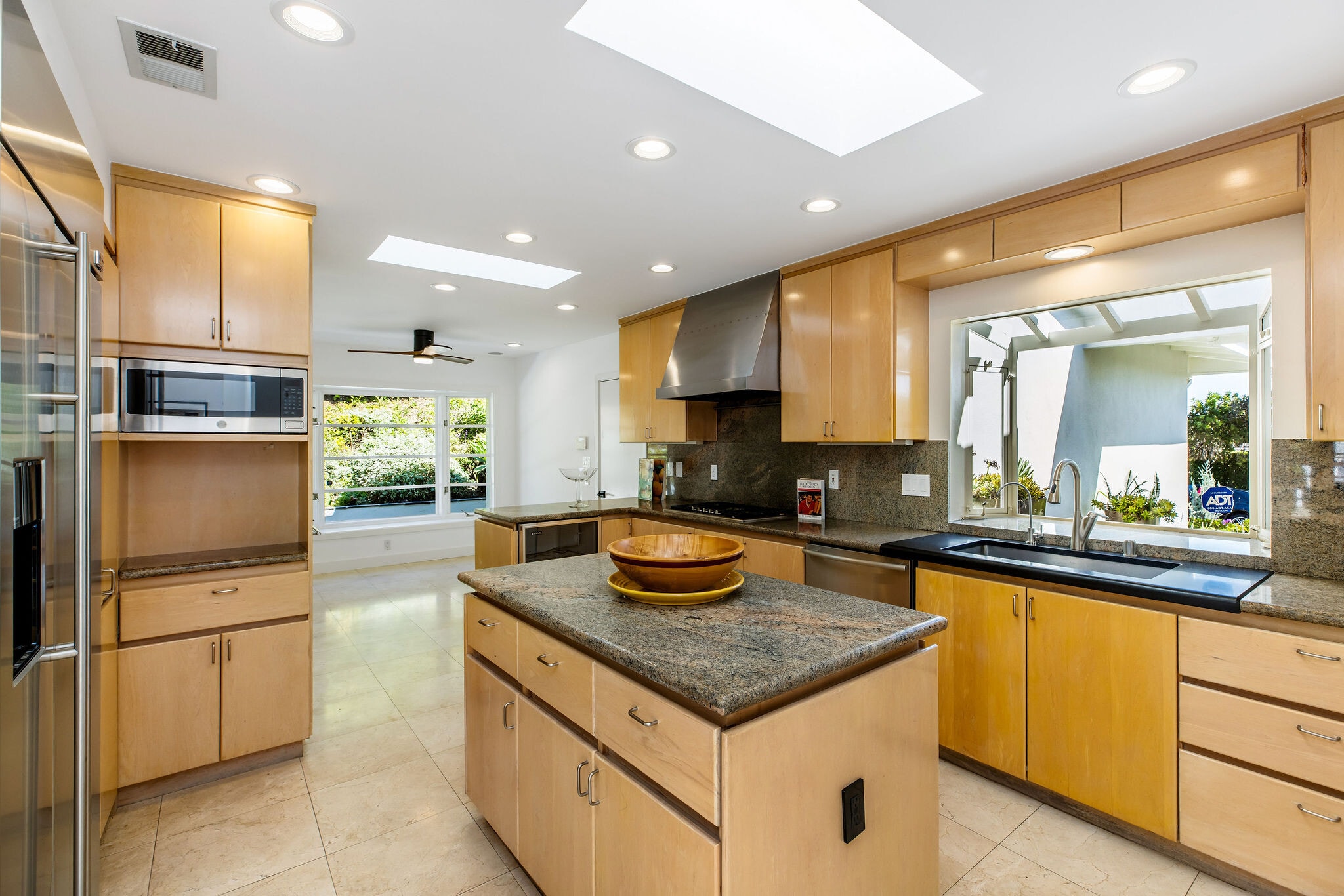 Building Photo - 341 Surfview Dr
