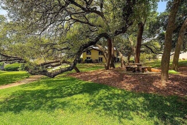 Building Photo - 5326 Balcones Dr